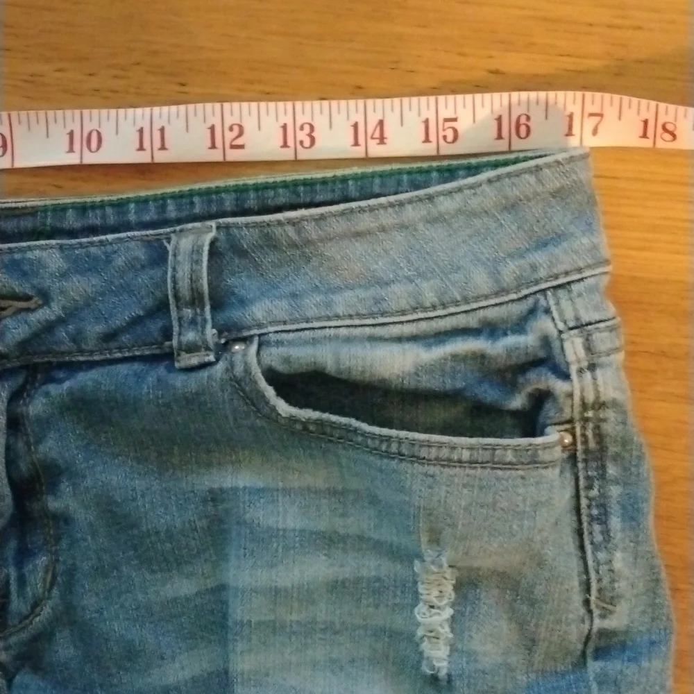 Delia's cut off shorts, taylor style. See measurements, no tags.Waist 35